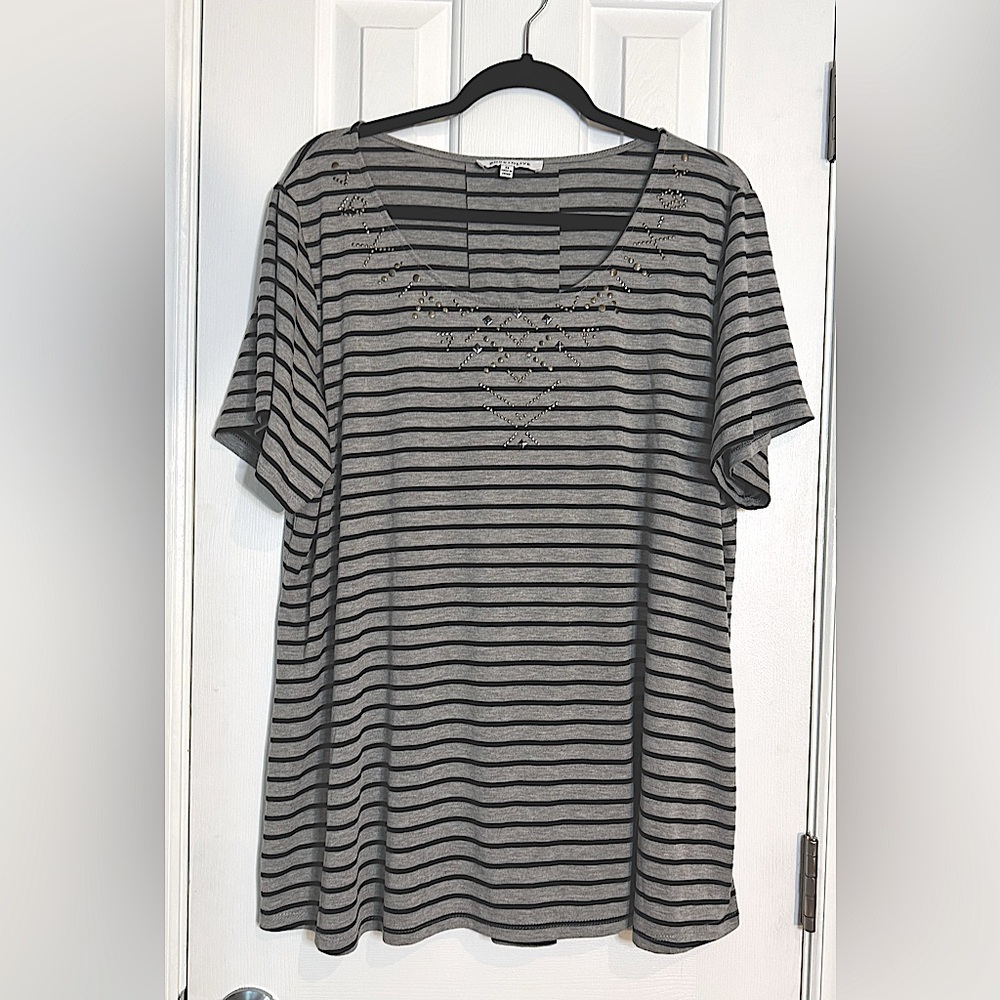 ROSE + OLIVE Gray & Black Striped Short Sleeve Top stud embellish/pleat in back